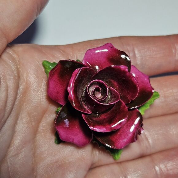 Vintage Red Rose Made In England Porcelain Pin Brooch - Picture 1 of 9